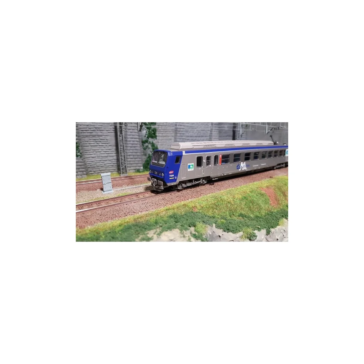 Piko 96413 SNCF Z 2 electric railcar, Z-7334 TER Aquitaine livery, ... Piko 96413 SNCF Z 2 electric railcar, Z-7334 TER Aquitaine livery, ...