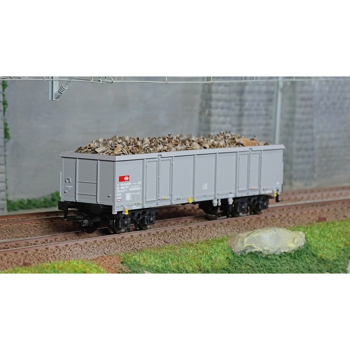 Marklin 46917 Eaos type bogie hopper wagon, SBB/CFF/FFS, end-of-tra...