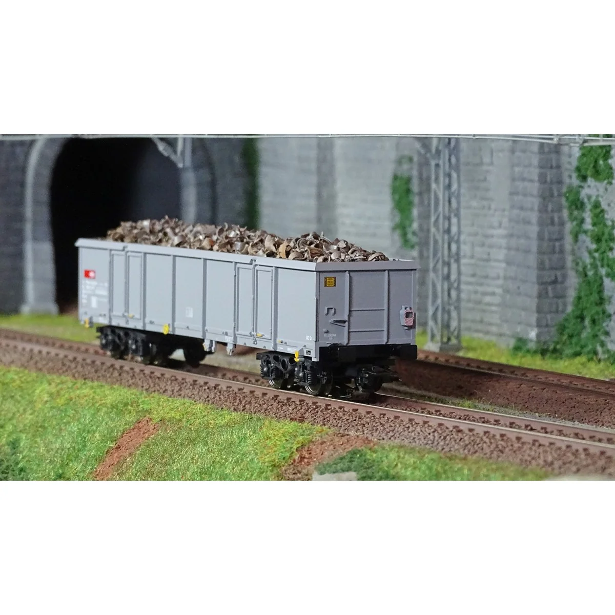 Marklin 46917 Eaos type bogie hopper wagon, SBB/CFF/FFS, end-of-tra...