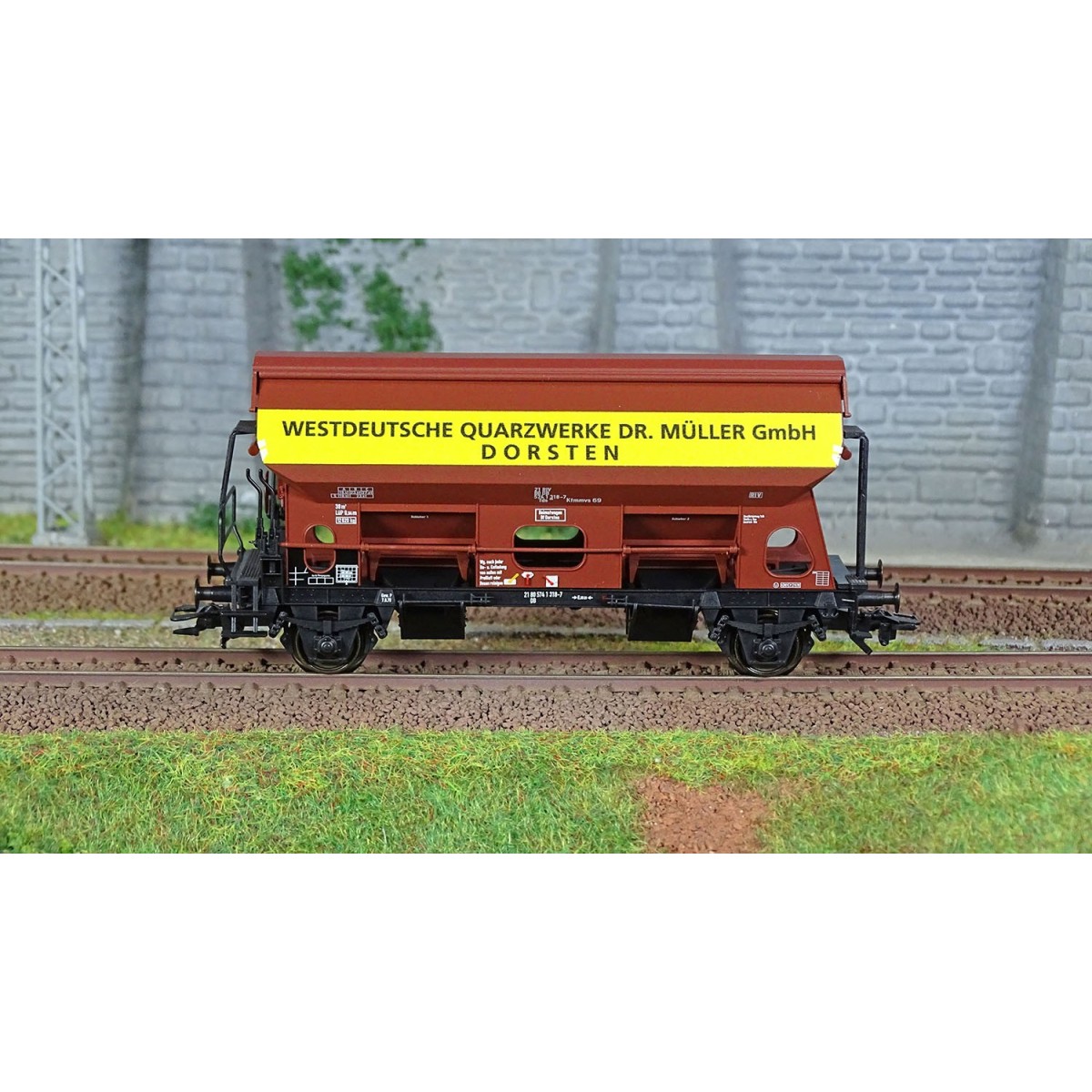 Marklin 46302 Tdgs 930 type swing-roof wagon + Mercedes-Benz LP 608...