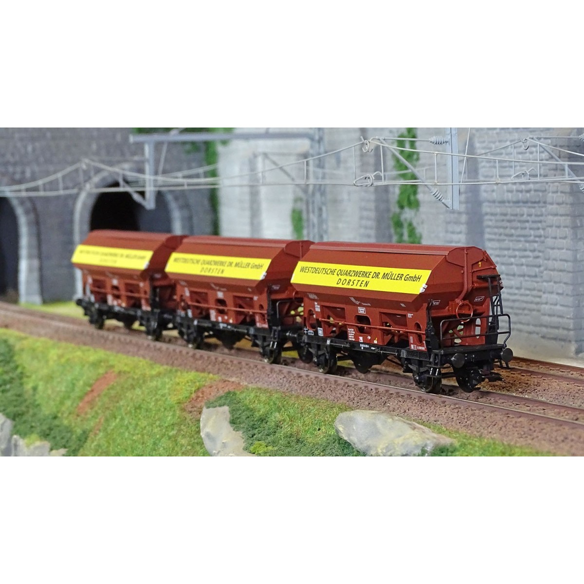 Marklin 46335 Set of 3 Tdgs 930 type swing-roof wagons, DB - Markli...