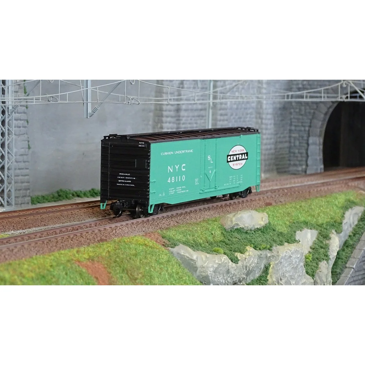 Rivarossi HR6635A US covered bogie wagon, roof walkway, US-Boxcar n... Rivarossi HR6635A US covered bogie wagon, roof walkway, US-Boxcar n...