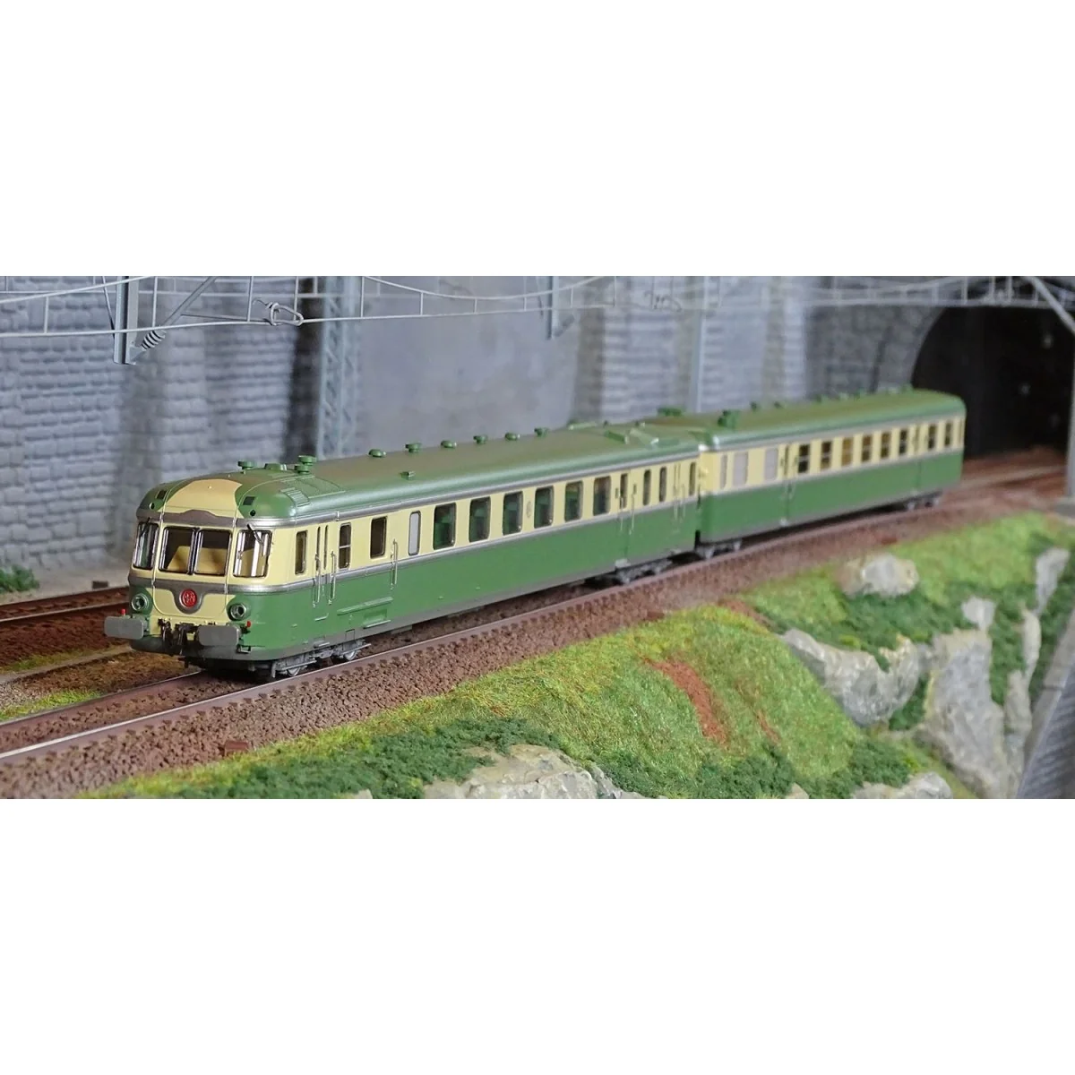 Jouef HJ2418 Autorail diesel RGP 2 X 2717 + remorque XR 7710, SNCF, vert/beige logo d'origine Jouef HJ2418 - 1 Jouef HJ2418 Autorail diesel RGP 2 X 2717 + remorque XR 7710, SNCF, vert/beige logo d'origine Jouef HJ2418 - 1