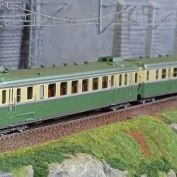 Jouef HJ2419 Autorail diesel RGP 2 X 2716 + remorque XR 7719, SNCF, vert/beige avec déflecteurs de fumée Jouef HJ2419 - 1