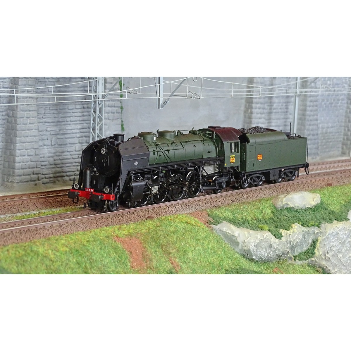 Jouef HJ2430S 141 R 44 Steam Locomotive, coal tender, green and bla...