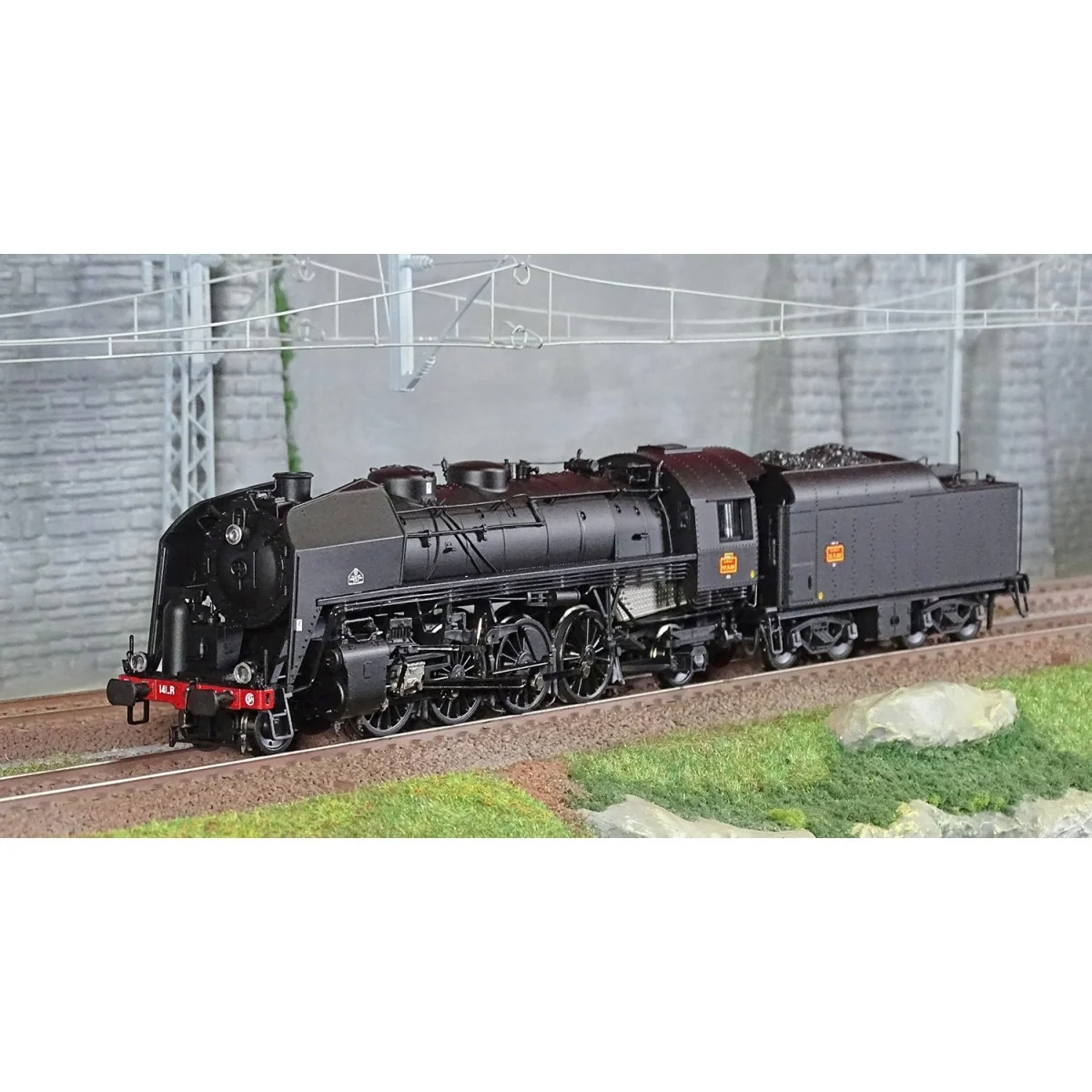 Jouef HJ2431 Locomotive à vapeur 141 R 484, tender charbon, livrée noire, SNCF, Hausbergen Jouef HJ2431 - 1 Jouef HJ2431 Locomotive à vapeur 141 R 484, tender charbon, livrée noire, SNCF, Hausbergen Jouef HJ2431 - 1