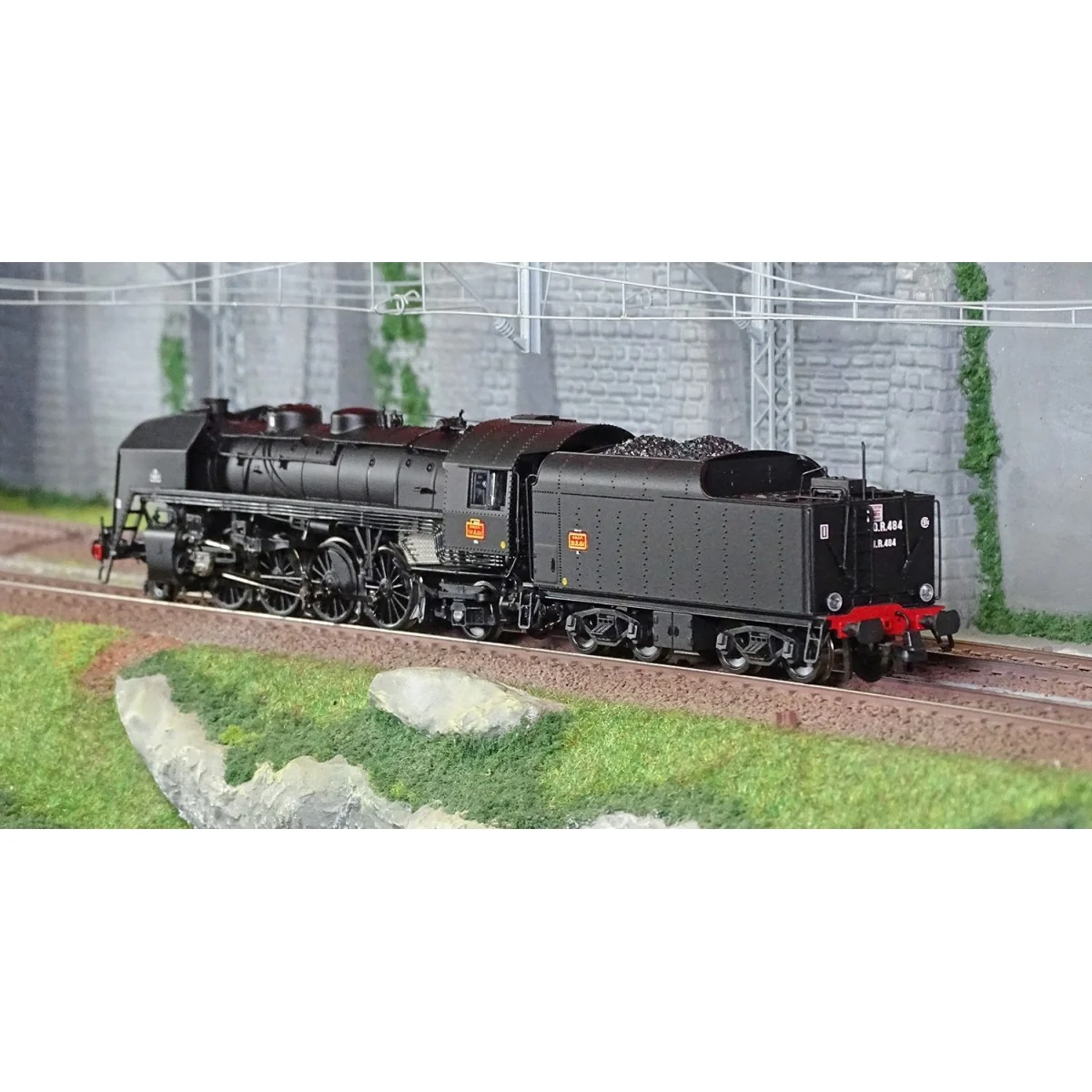 Jouef HJ2431 Locomotive à vapeur 141 R 484, tender charbon, livrée noire, SNCF, Hausbergen Jouef HJ2431 - 3 Jouef HJ2431 Locomotive à vapeur 141 R 484, tender charbon, livrée noire, SNCF, Hausbergen Jouef HJ2431 - 3