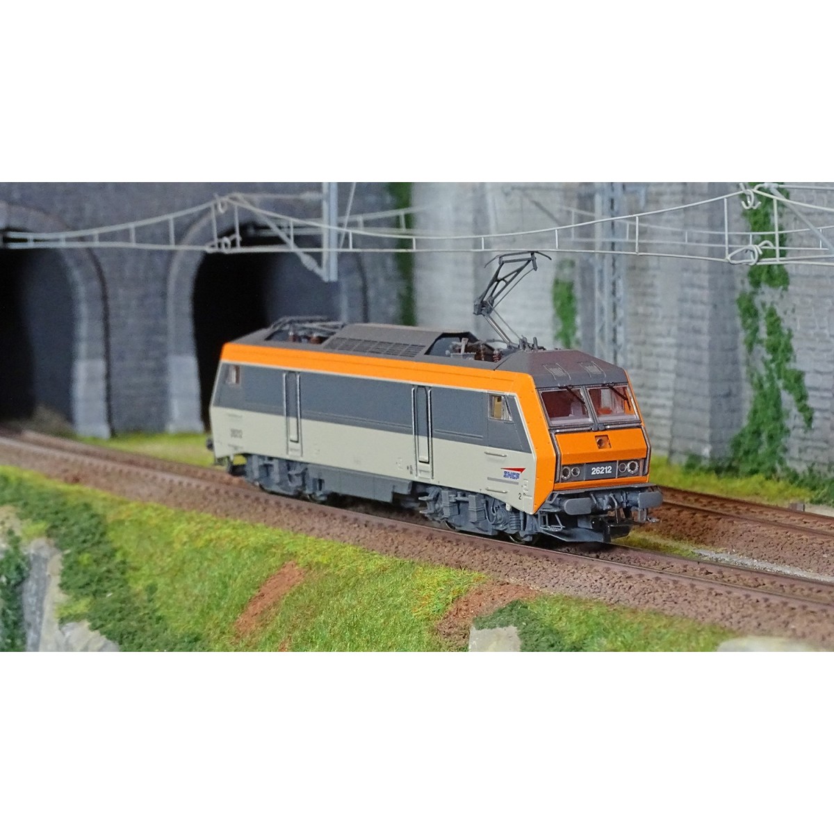 Jouef HJ2443S BB 26212 electric locomotive, SNCF, grey/orange liver...