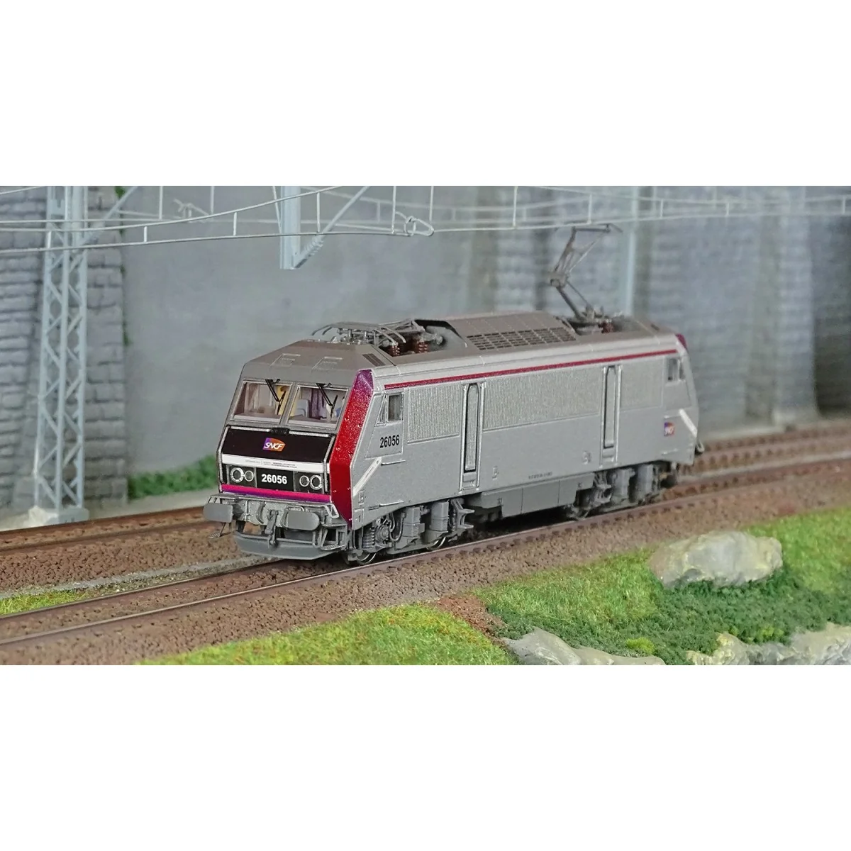 Jouef HJ2444S BB 26056 electric locomotive, SNCF, grey/red livery, ... Jouef HJ2444S BB 26056 electric locomotive, SNCF, grey/red livery, ...