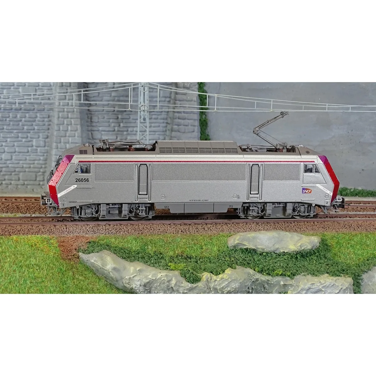 Jouef HJ2444S BB 26056 electric locomotive, SNCF, grey/red livery, ... Jouef HJ2444S BB 26056 electric locomotive, SNCF, grey/red livery, ...