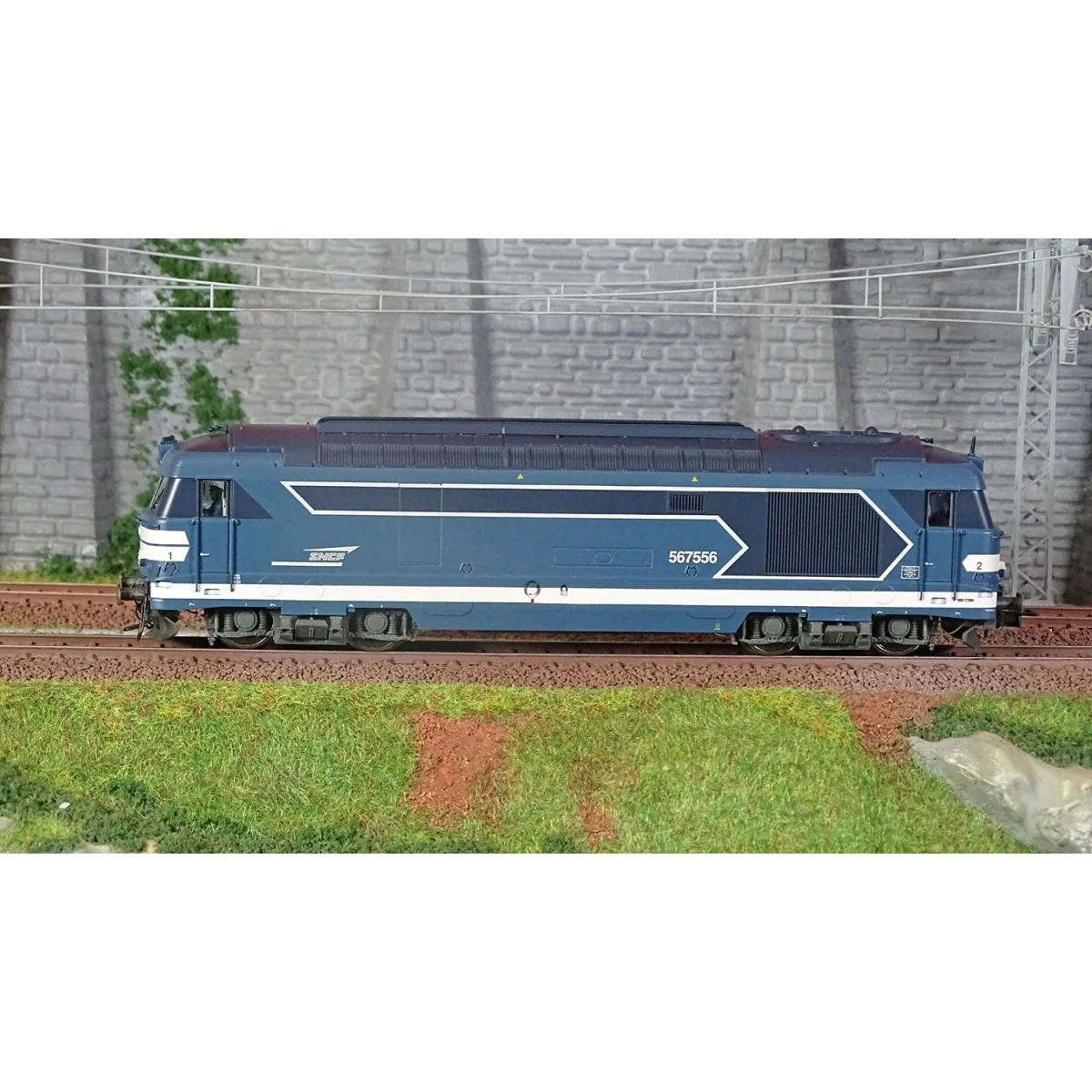Jouef HJ2446 BB 567556 diesel locomotive, SNCF, blue livery, cap logo Jouef HJ2446 BB 567556 diesel locomotive, SNCF, blue livery, cap logo